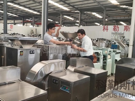 伊朗客戶來(lái)考察試機(jī)